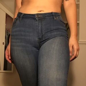 FASHION NOVA JEANS $$